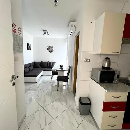 4, Parking Apartman *